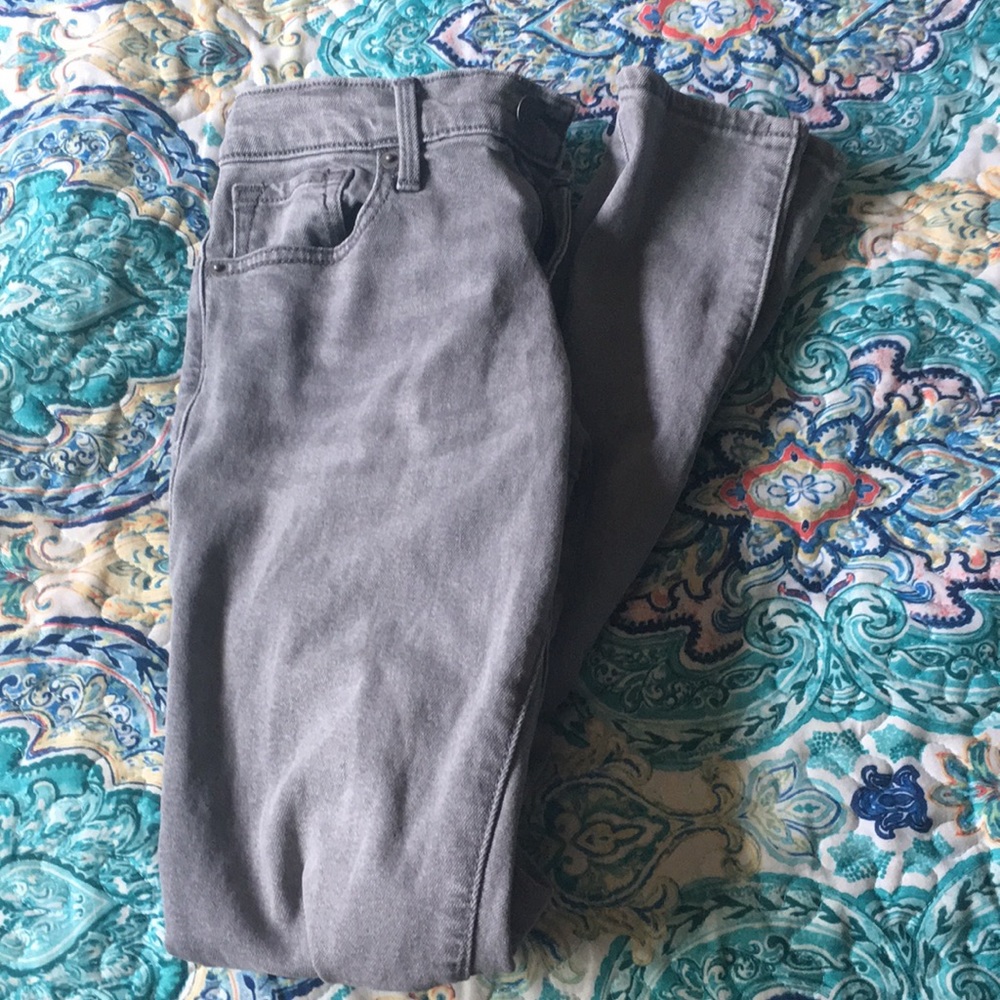 Gray curvy profile jeans